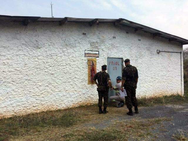 Opera&ccedil;&atilde;o do Ex&eacute;rcito fiscaliza estabelecimentos com explosivos