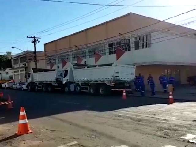 Aten&ccedil;&atilde;o, motorista: ruas s&atilde;o interditadas para obras e poda de &aacute;rvores