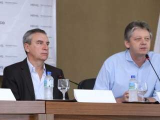À esquerda ao lado do secretário Jaime Verruck, o deputado Paulo Corrêa (Foto: Kisie Ainoã)