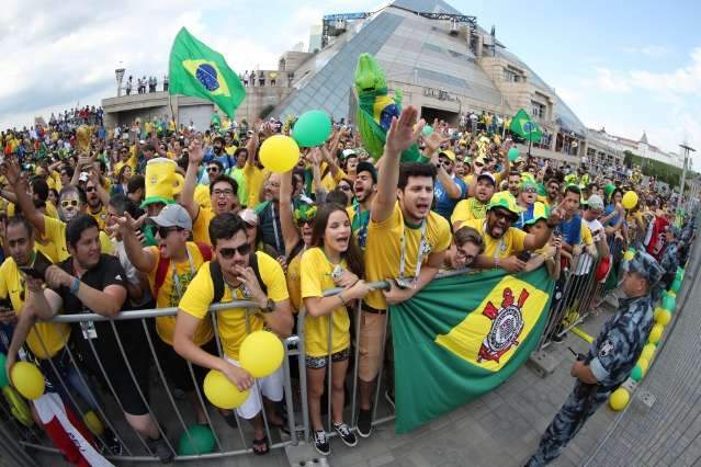 Em clima de confian&ccedil;a, torcida faz festa para a Sele&ccedil;&atilde;o em Kazan