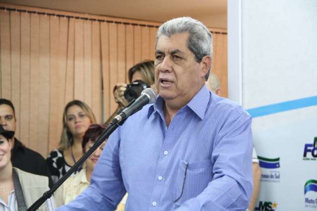 Andr&eacute; entrega restante das emendas parlamentares aos munic&iacute;pios