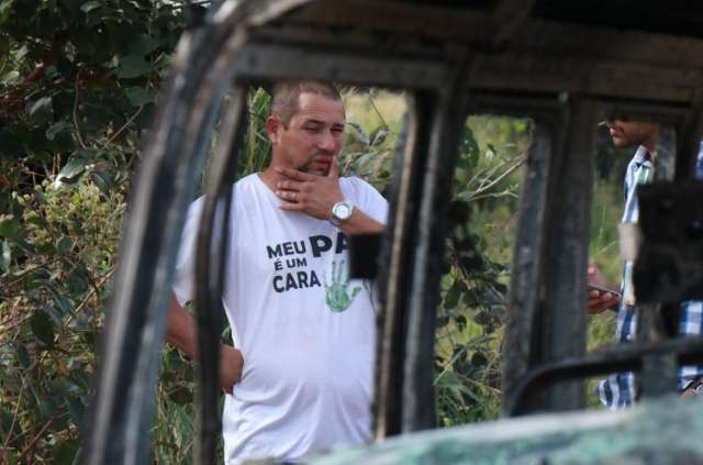 Kombi &eacute; destru&iacute;da em inc&ecirc;ndio na BR-163, em Campo Grande
