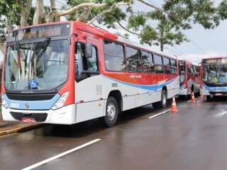 Entrega de 35 novos ônibus vai colocar a média de idade dos veículos em cinco anos, conforme previsto em contrato entre a prefeitura e o Consórcio Guaicurus (Foto: Kisie Ainoã)
