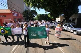 Durante greve professores tomaram as ruas da Capital para cobrar o reajuste salarial. (Foto: Alcides Neto)