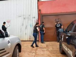 Policiais civis durante operação (Foto: Divulgação Polícia Civil)