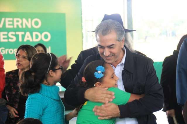 Governador manda secret&aacute;ria fazer estoque para n&atilde;o faltar merenda