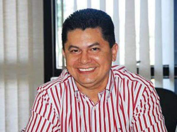 Prefeito de Ant&ocirc;nio Jo&atilde;o sofre acidente e uma pessoa morre