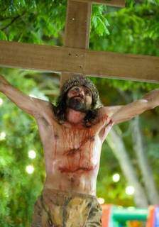No momento da crucificação. &quot;Muita coisa passa pela cabeça&quot;, diz pastor (Foto: Arquivo pessoal)