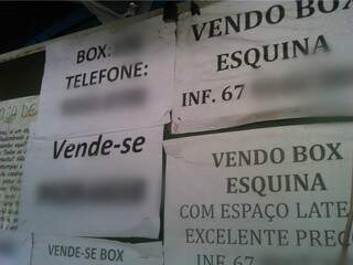 Após o pagamento, comerciantes assinam carta de desistência do Box e fazem transferência (Foto: Ricardo Campos Jr.)