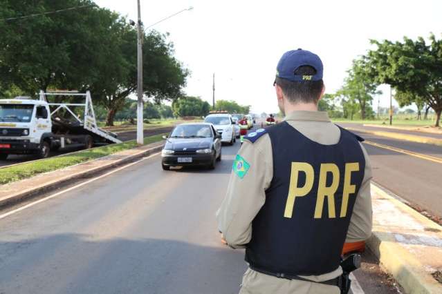 Com 400 policiais nas rodovias, PRF inicia opera&ccedil;&atilde;o nesta quarta-feira
