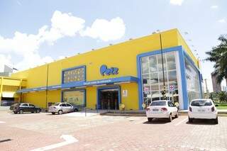 Na Afonso Pena são duas lojas grandes, uma delas é a Petz (Foto: Kisie Ainoã).