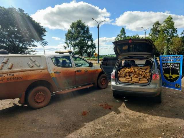 Jovem &eacute; preso com mais de meia tonelada de maconha que entregaria no DF