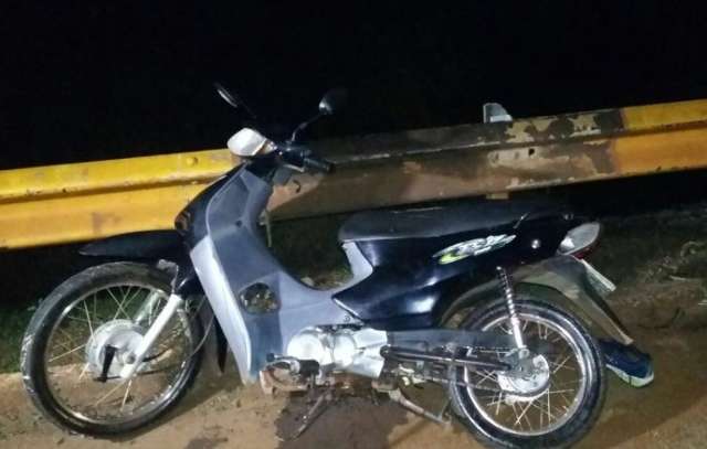 Dois jovens morrem ap&oacute;s moto bater em guard rail da BR-163