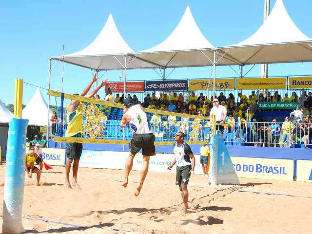  Dupla formada por cearense e carioca vence etapa do Circuito de v&ocirc;lei de praia