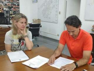 Coordenadora de Projetos, Catiana Sabadin, com o prefeito da Capital, Marquinhos Trad. (Foto: Yarima Mecchi).