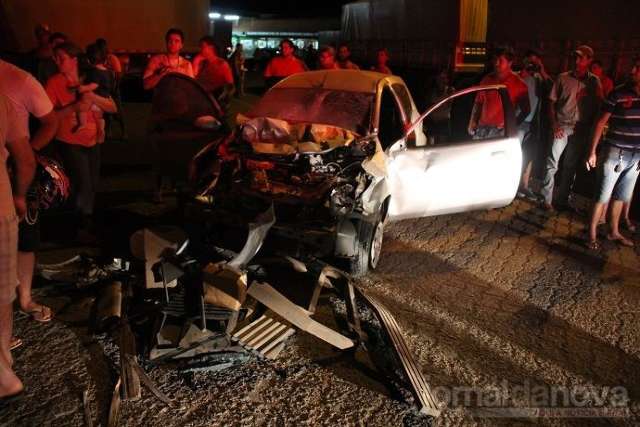 Tr&ecirc;s ve&iacute;culos colidem na MS-276, seis horas ap&oacute;s acidente com carreta