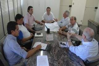 Decisão foi tomada durante reunião entre secretários na prefeitura. (Foto: Gerson Novaes/PMCG)