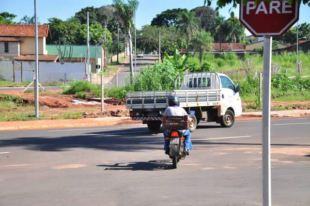  Bloqueio de ruas na regi&atilde;o do Caba&ccedil;a causa tumulto di&aacute;rio na Spipe Calarge