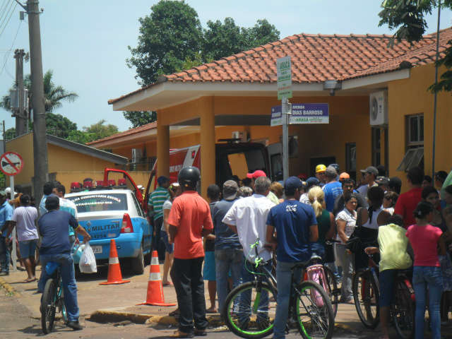  Acidente com mortes em curtume gera aglomera&ccedil;&atilde;o em frente a hospital