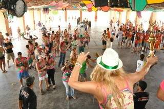 Cinco jurados julgaram nove quesitos e a Escola de Samba Estação Primeira de Três Lagoas foi eleita a melhor do Carnaval 2014. (Foto: site Perfil News)