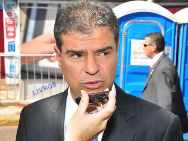 Popula&ccedil;&atilde;o vai aprovar mudan&ccedil;a no pagamento do &ocirc;nibus, afirma prefeito 