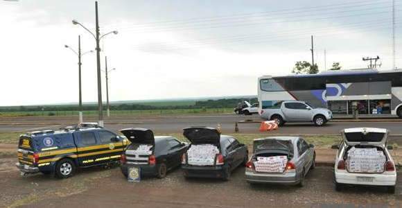  PRF apreende comboio de 4 ve&iacute;culos carregados de cigarros em Ponta Por&atilde;