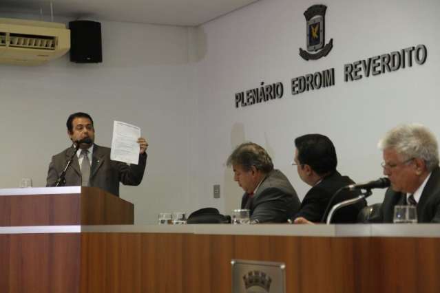 Ivandro alega superfaturamento anterior para contrata&ccedil;&atilde;o da MegaServ