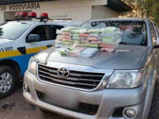 Motorista &eacute; preso com 40 kg de coca&iacute;na no tanque de Hilux