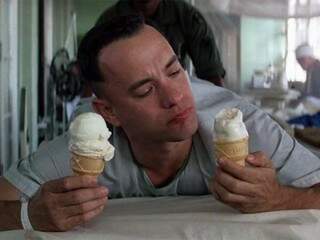 Tom Hanks ganhou o Oscar de melhor ator como o protagonista do flme Forrest Gump.