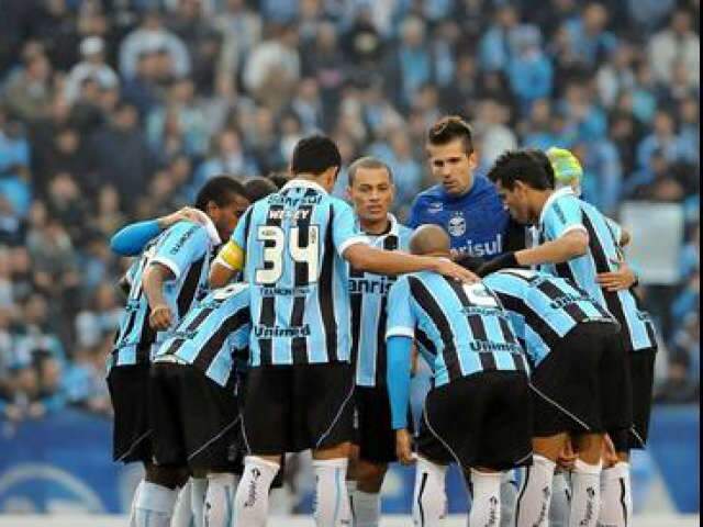  Titulares fazem a diferen&ccedil;a e Gr&ecirc;mio deixa Corinthians na lanterna