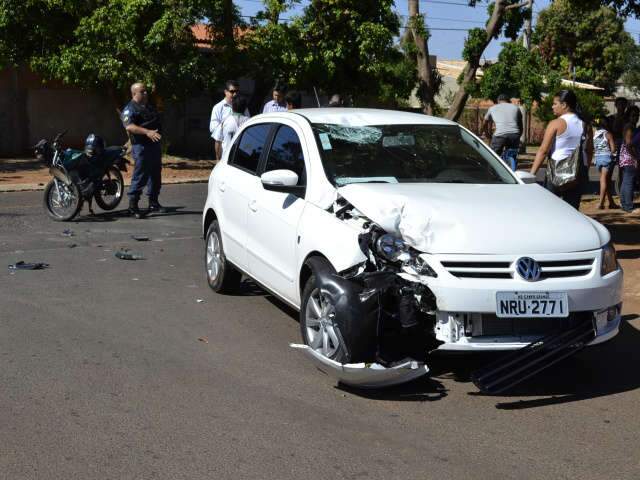 Motociclista fica gravemente ferido em acidente no bairro Santa M&ocirc;nica 