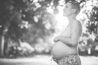 Grávida, mãe teve a companhia do filho na quimioterapia durante toda gravidez. (Foto: Studio Mais Fotografia)