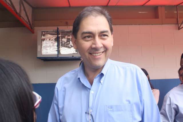 G-6 e &ldquo;Siufi fora do PMDB&rdquo; fazem Bernal rir &agrave; toa e querer conversa