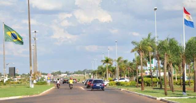 D&oacute;lar alto inverte fluxo na fronteira e paraguaios d&atilde;o lucro a brasileiros