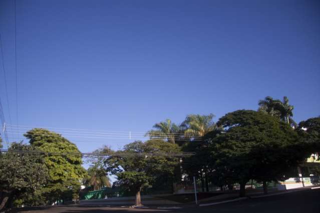 Domingo amanhece aberto, mas previs&atilde;o de tempo nublado em todo Estado 