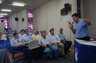Presidente do Grupo JBS, Wesley Batista, faz explanação durante reunião da Fenapec (Foto: Simão Nogueira)