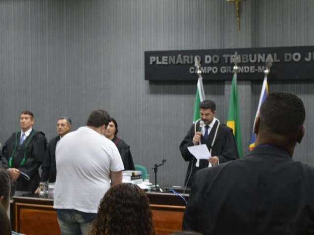 Justi&ccedil;a tenta h&aacute; tr&ecirc;s meses transferir para SP lutador que matou h&oacute;spede