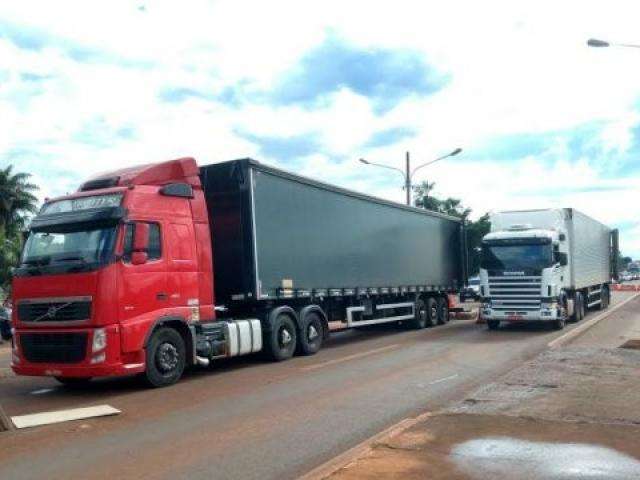 Pol&iacute;cia apreende carga com 5,8 mil pacotes de cigarros do Paraguai