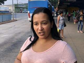 Salgadeira, Luciana de Souza pega o 070 todos os dias para trabalhar no São Francisco (Foto: Kísie Ainoã)