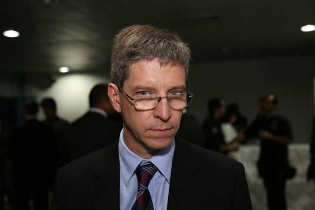 Com sal&aacute;rio de R$ 3 mil, secret&aacute;ria vira s&oacute;cia da Proteco e empresa na Holanda