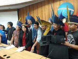 Lideranças indígenas com a coordenadora nacional da Sesai, Sílvia Nobre(Foto: Clayton Neves)