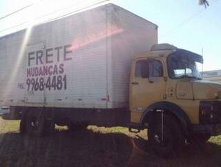 O caminhão foi tomado de assalto de um fretista do Paraná. (Foto: S.Lemos/whatsApp)