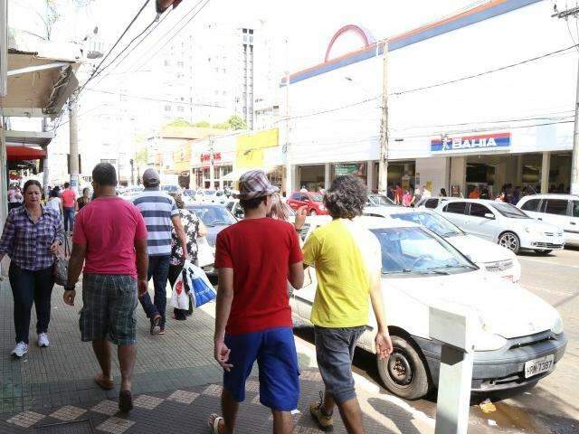 Lojas do Centro atendem at&eacute; &agrave;s 20h hoje de olho nas vendas de Natal