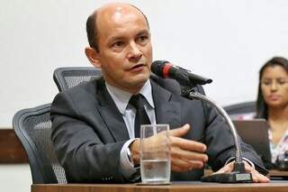Procurador-chefe do MPF, Emerson Kalif Siqueira, afirmou aos deputados da CPI, que Cimi ocupa lacuna deixada pelo Estado (Foto: Fernando Antunes)