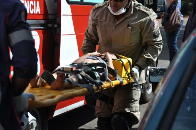 Motorista n&atilde;o v&ecirc; e caminh&atilde;o atropela menino de quatro anos em avenida