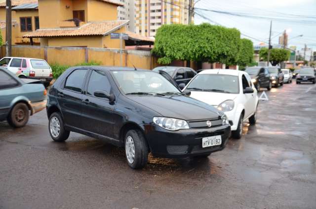 Ap&oacute;s dois acidentes em menos de 24h, moradores reclamam de cruzamento