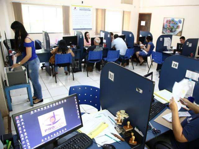 Pelo terceiro ano, Procon faz campanha para ajudar consumidor endividado