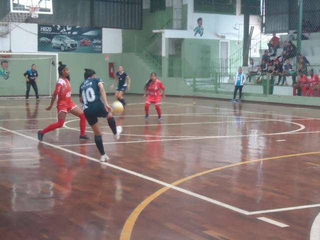 Cinco se classificam para a &uacute;ltima rodada da Copa Pelezinho de Futsal Feminino