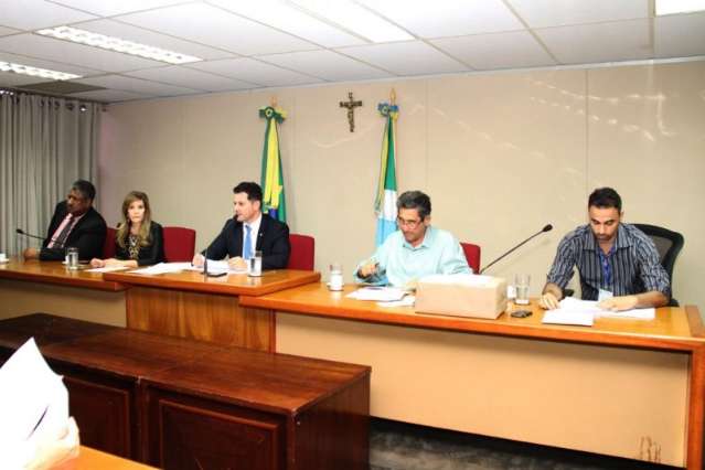 Frente parlamentar se re&uacute;ne para definir projetos voltados aos idosos