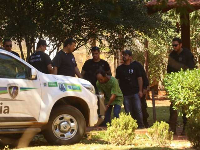 Em reprodu&ccedil;&atilde;o simulada, pol&iacute;cia confirma que morte de casal foi premeditada